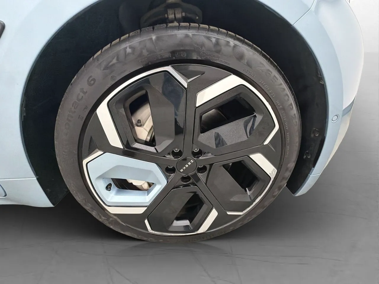 Vehicle image 32