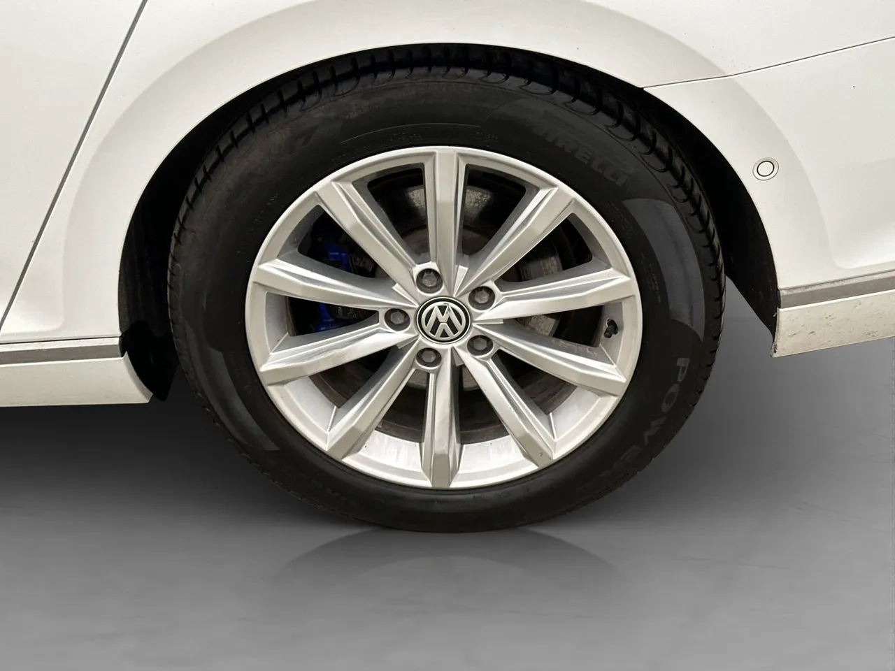 Vehicle image 30