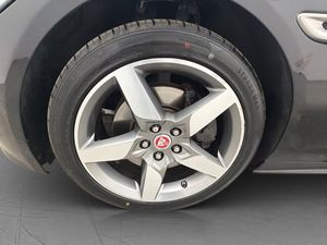 Jaguar XE bild 25