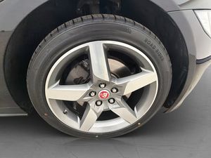 Jaguar XE bild 28