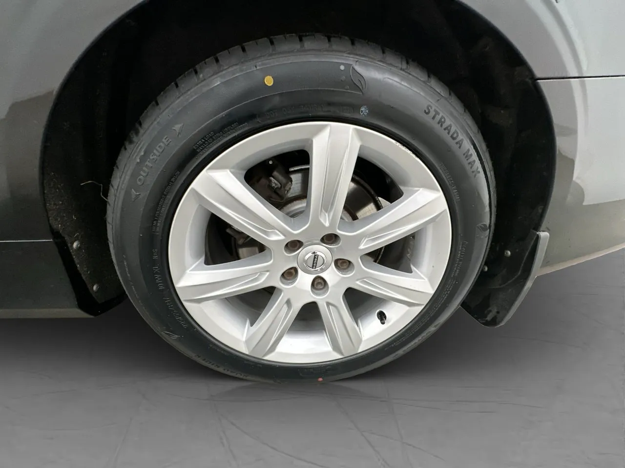 Vehicle image 32