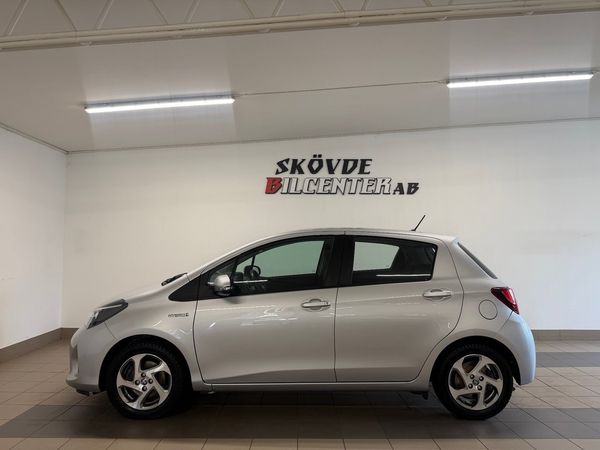Toyota Yaris Hybrid e-CVT Active/Automat/7100Mil/Kamera/Farthållare - 2015