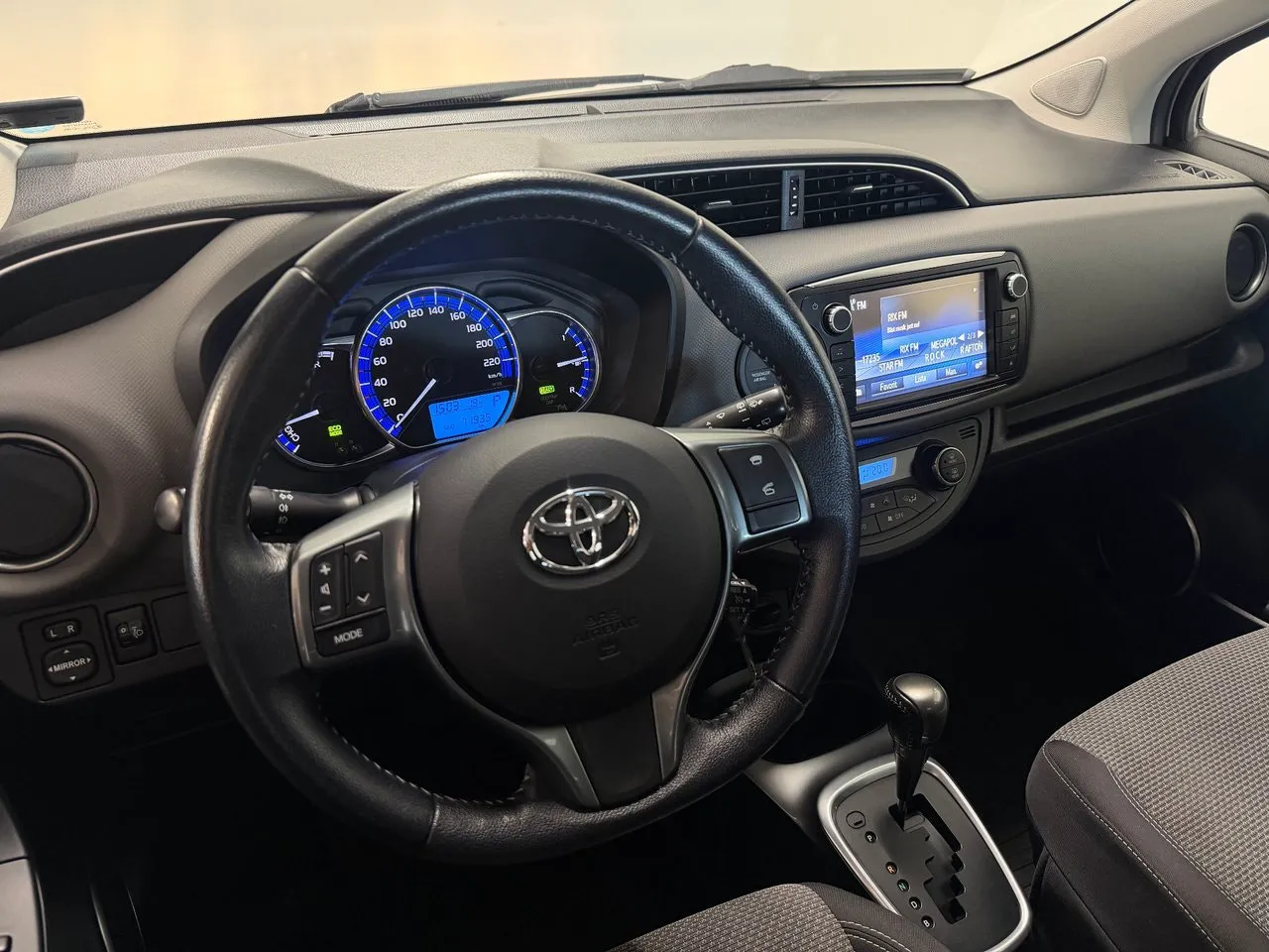 Vehicle image 6