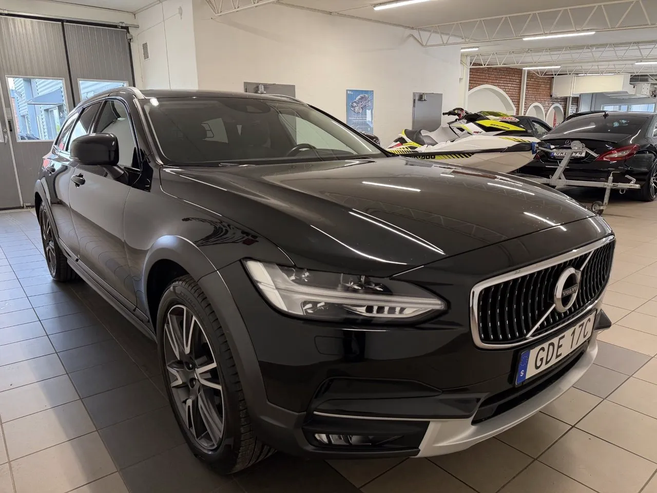 Vehicle image 5