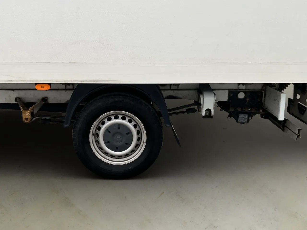 Vehicle image 28
