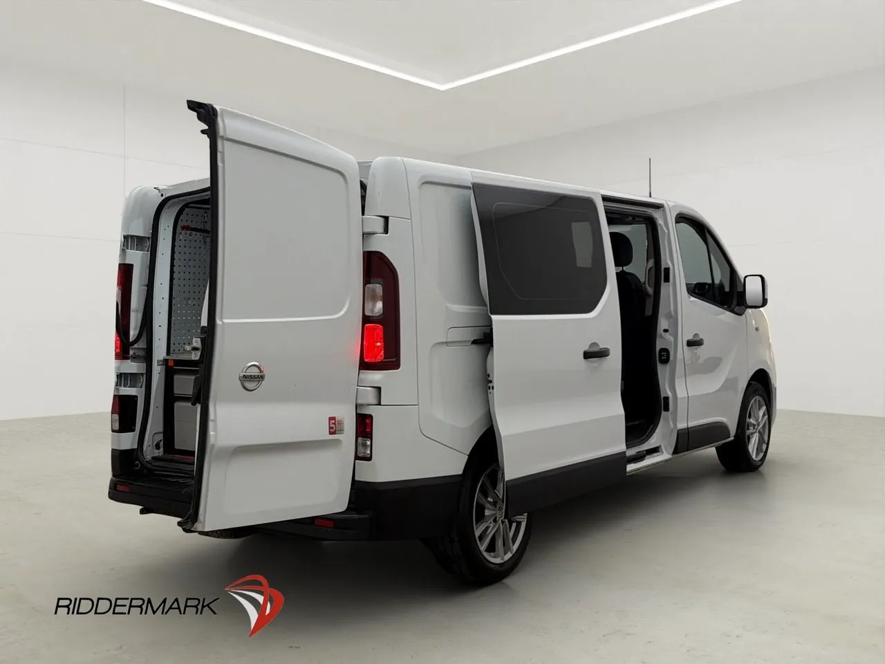 Vehicle image 33