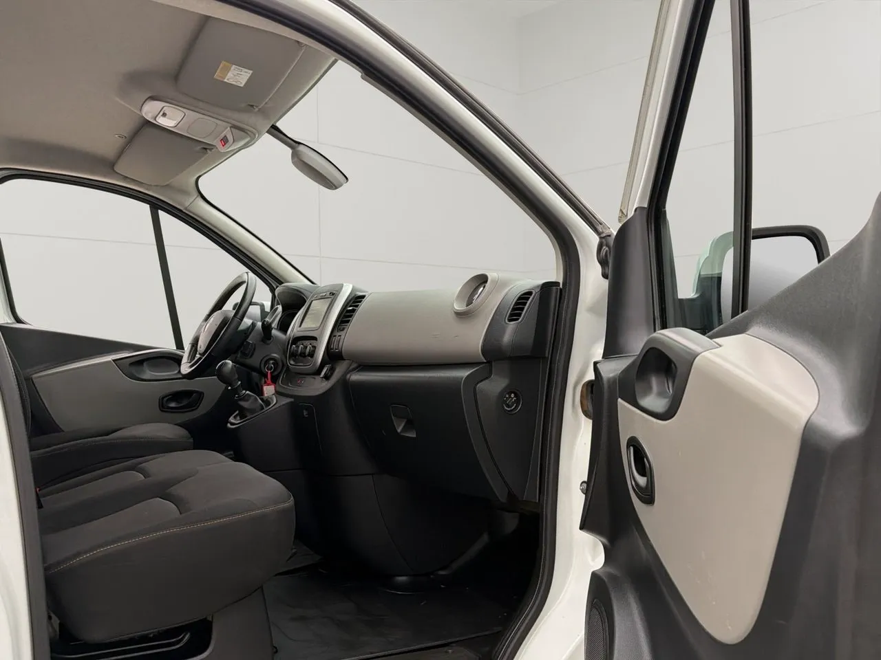 Vehicle image 27