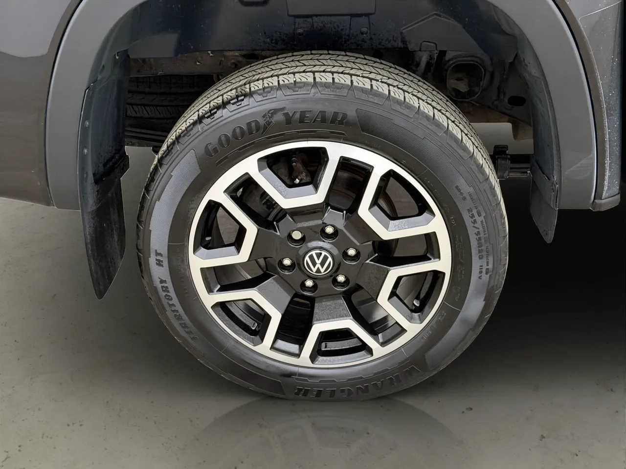 Vehicle image 32