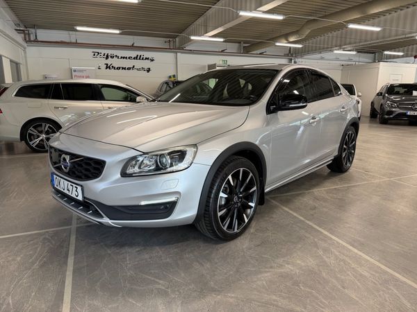 Volvo S60 Cross Country D4 Summum Backkamera Dragkrok Navi Värmare Lanekeep - 2017