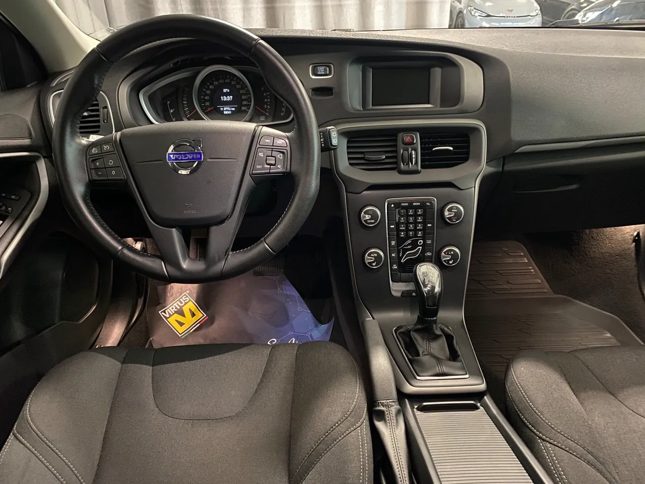 Vehicle image 7