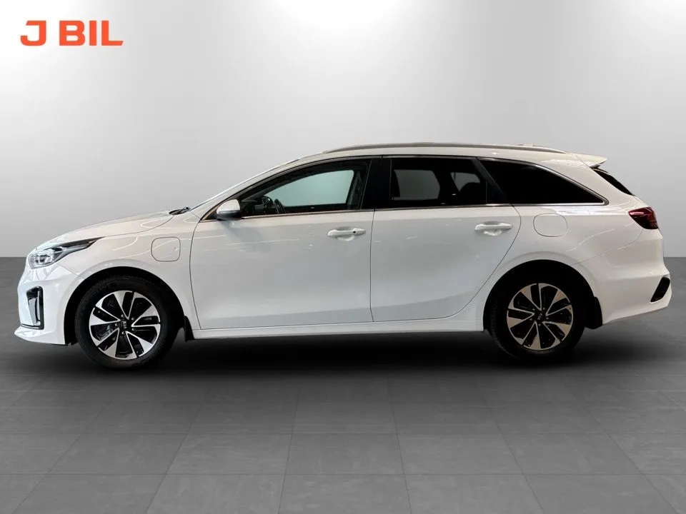 Vehicle image 18
