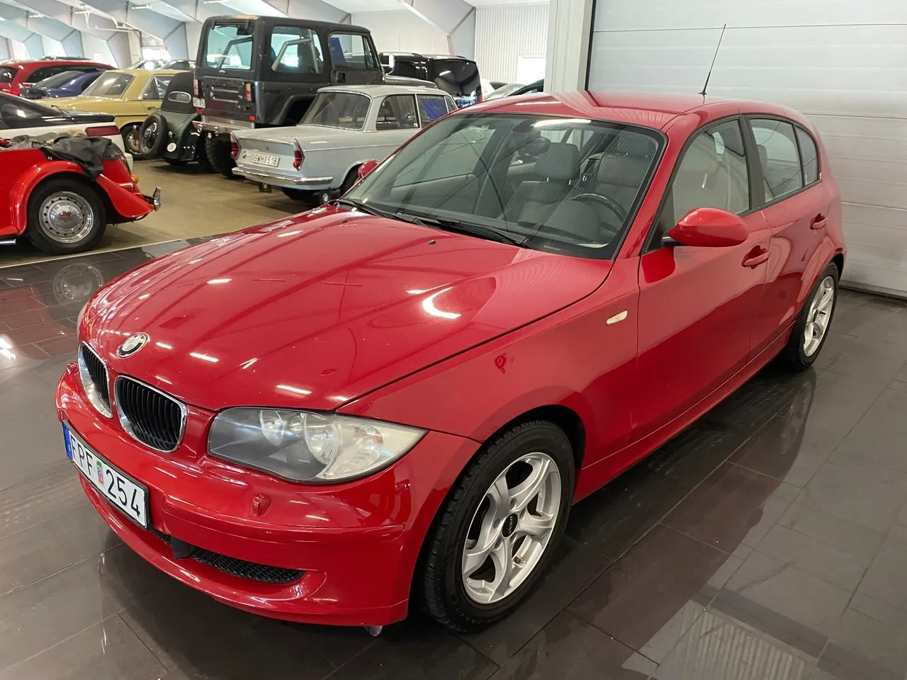 Vehicle image 4