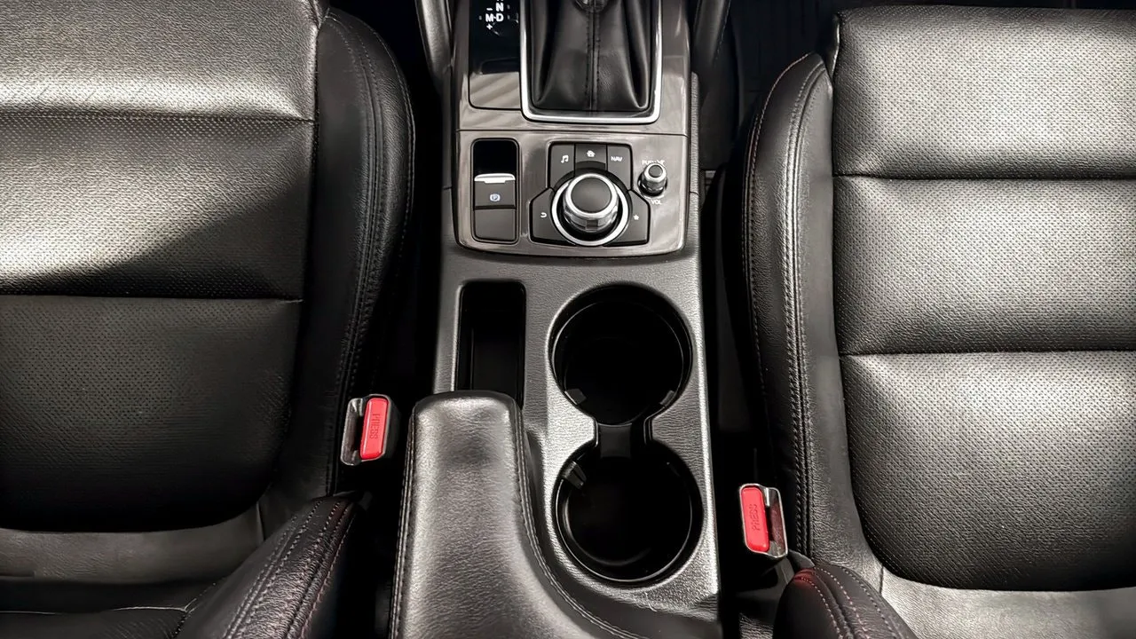 Vehicle image 18