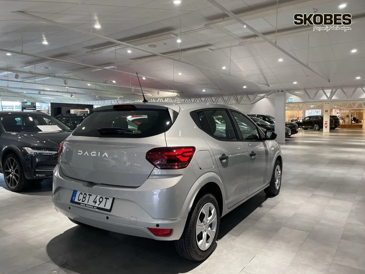 Vehicle image 5
