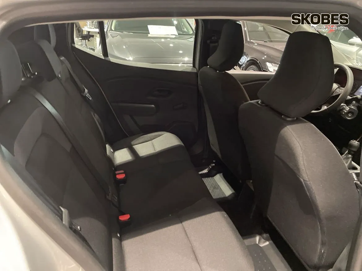 Vehicle image 8