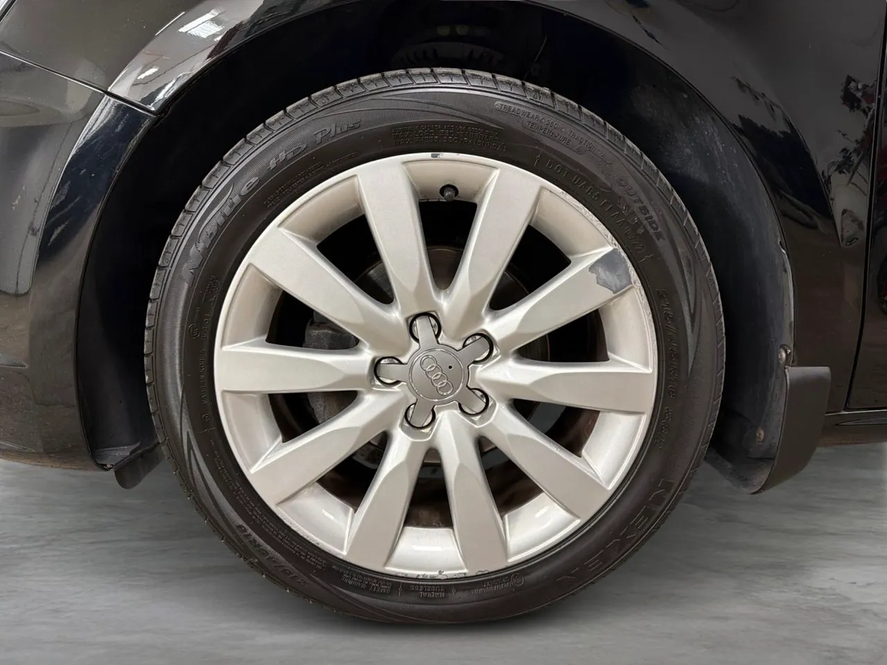 Vehicle image 25