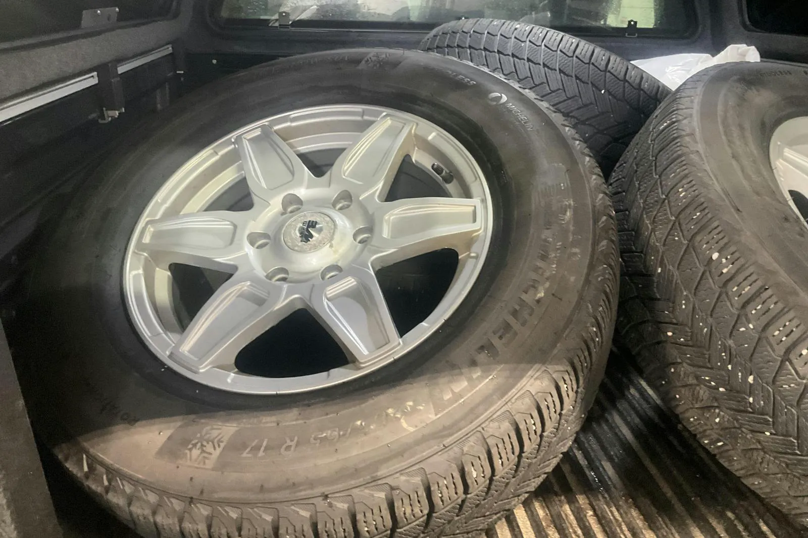 Vehicle image 10