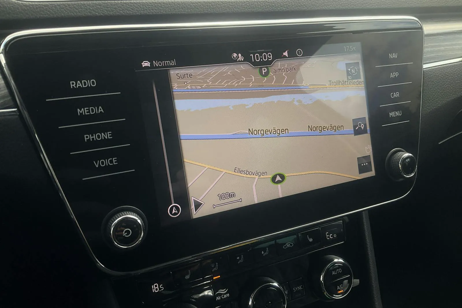 Vehicle image 17