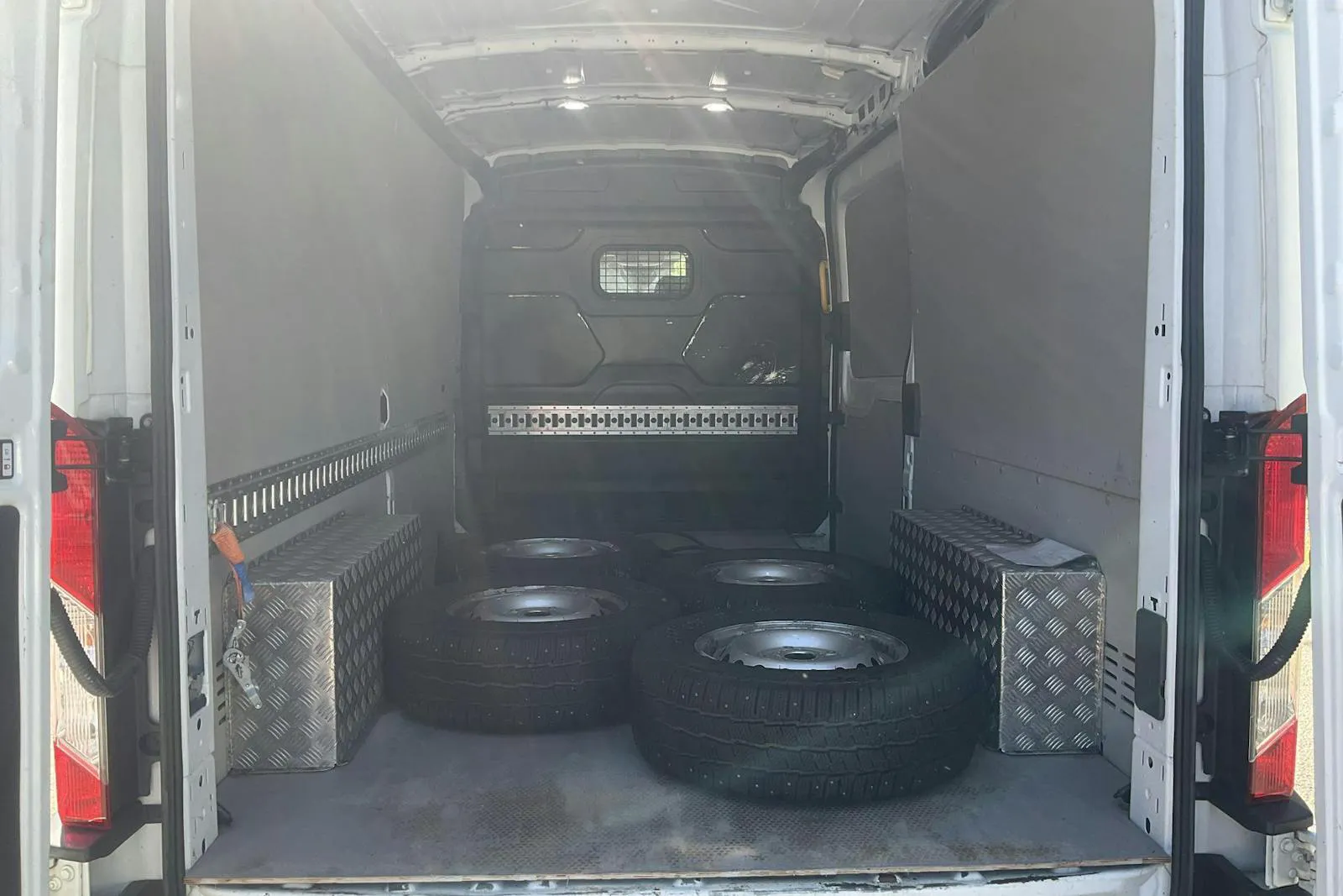 Vehicle image 7