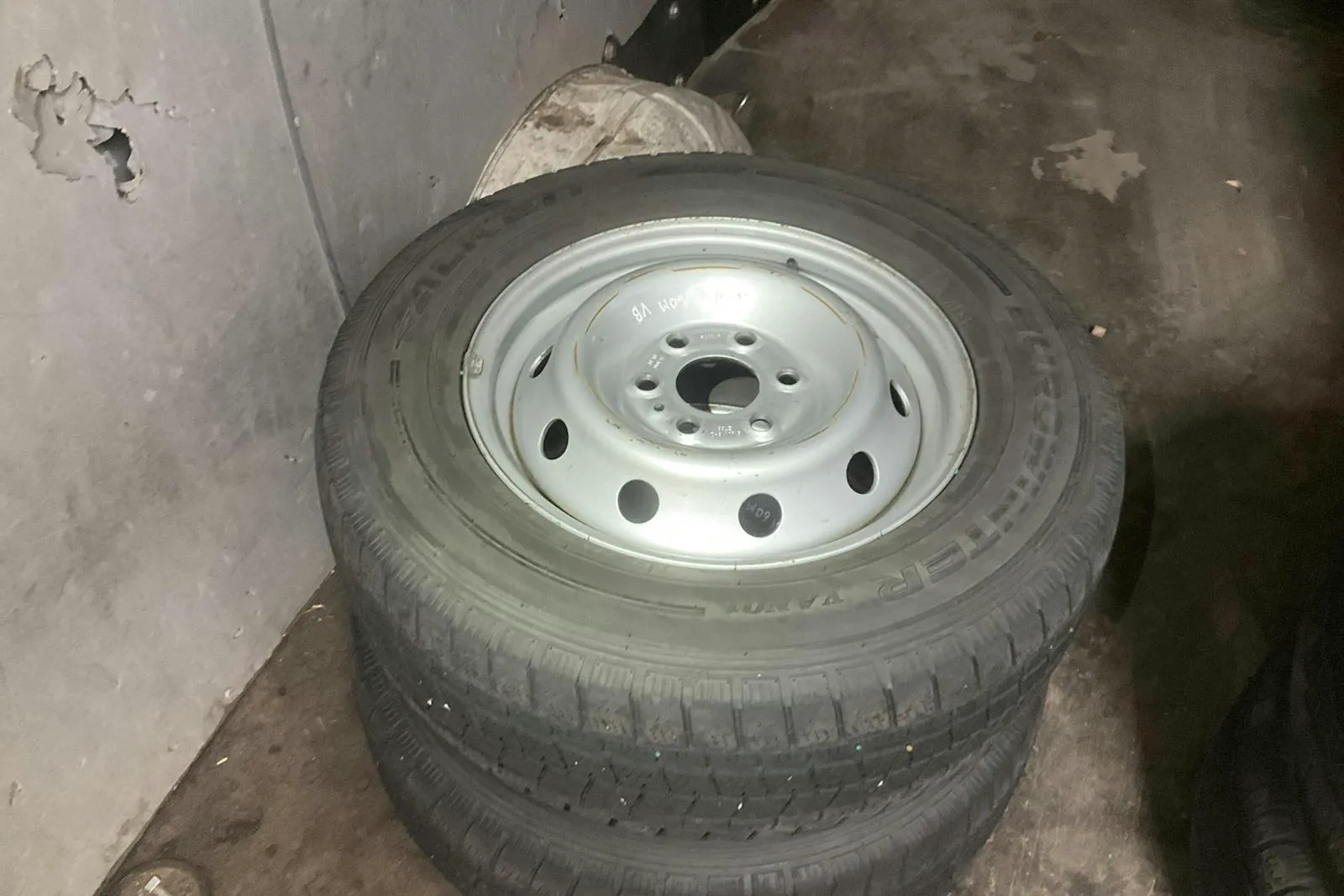Vehicle image 11