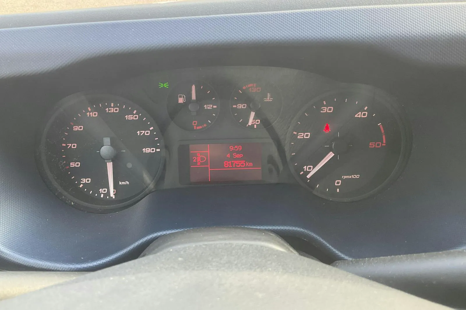 Vehicle image 10