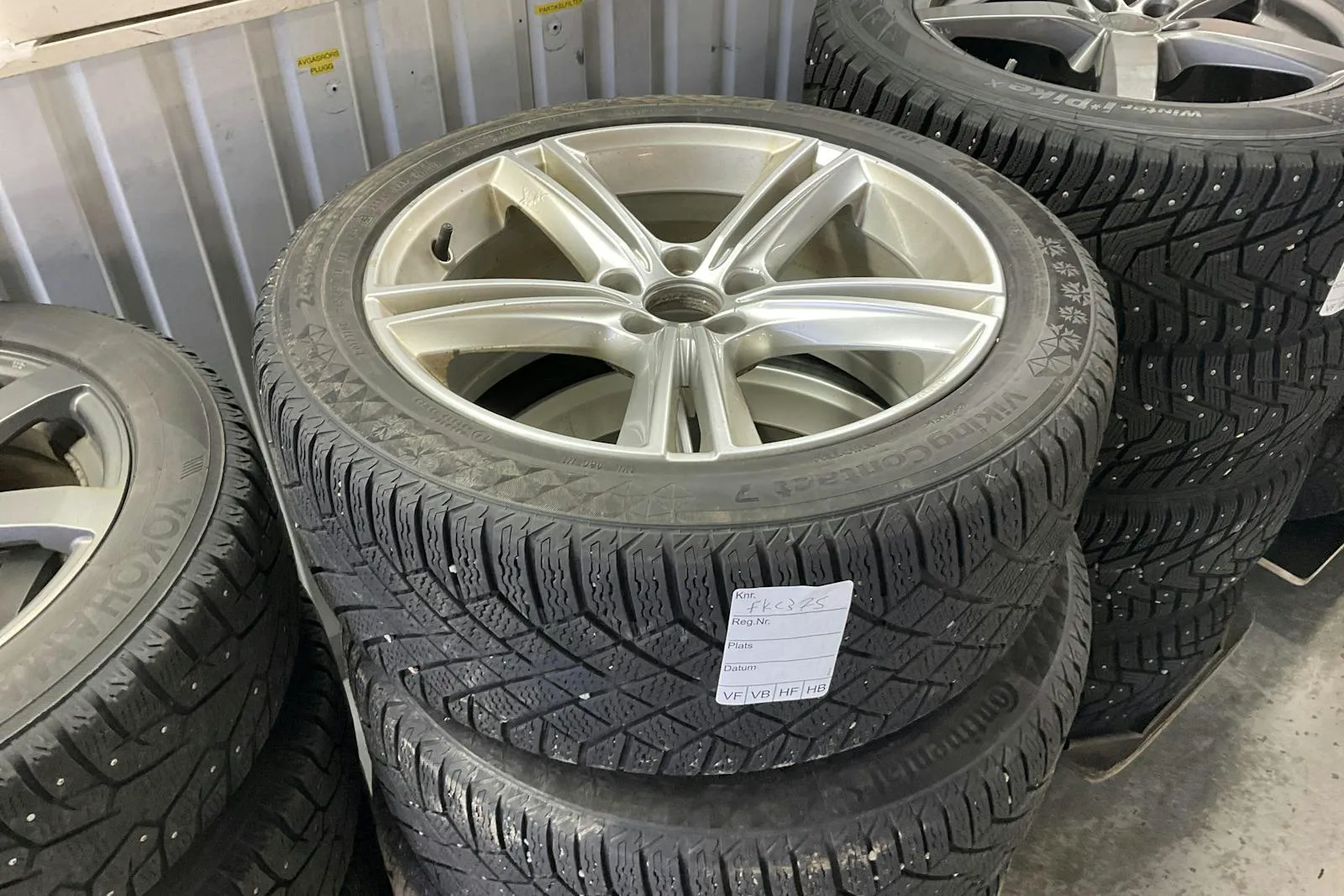 Vehicle image 14