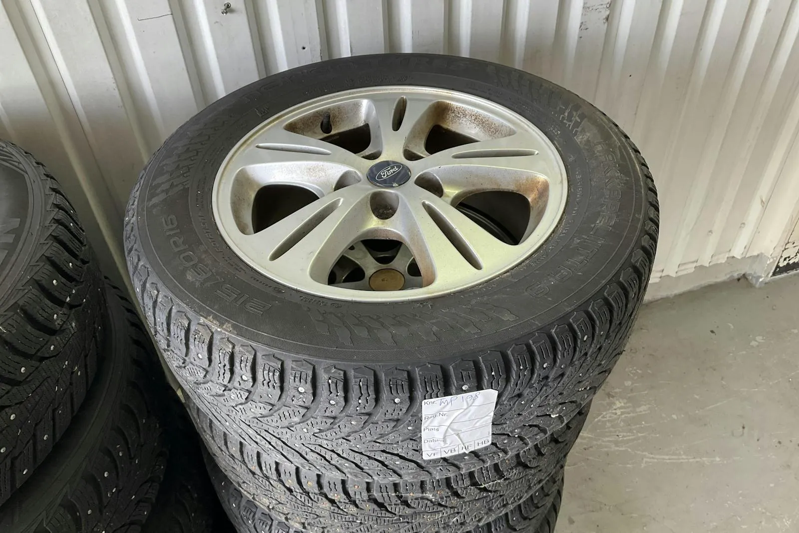 Vehicle image 15