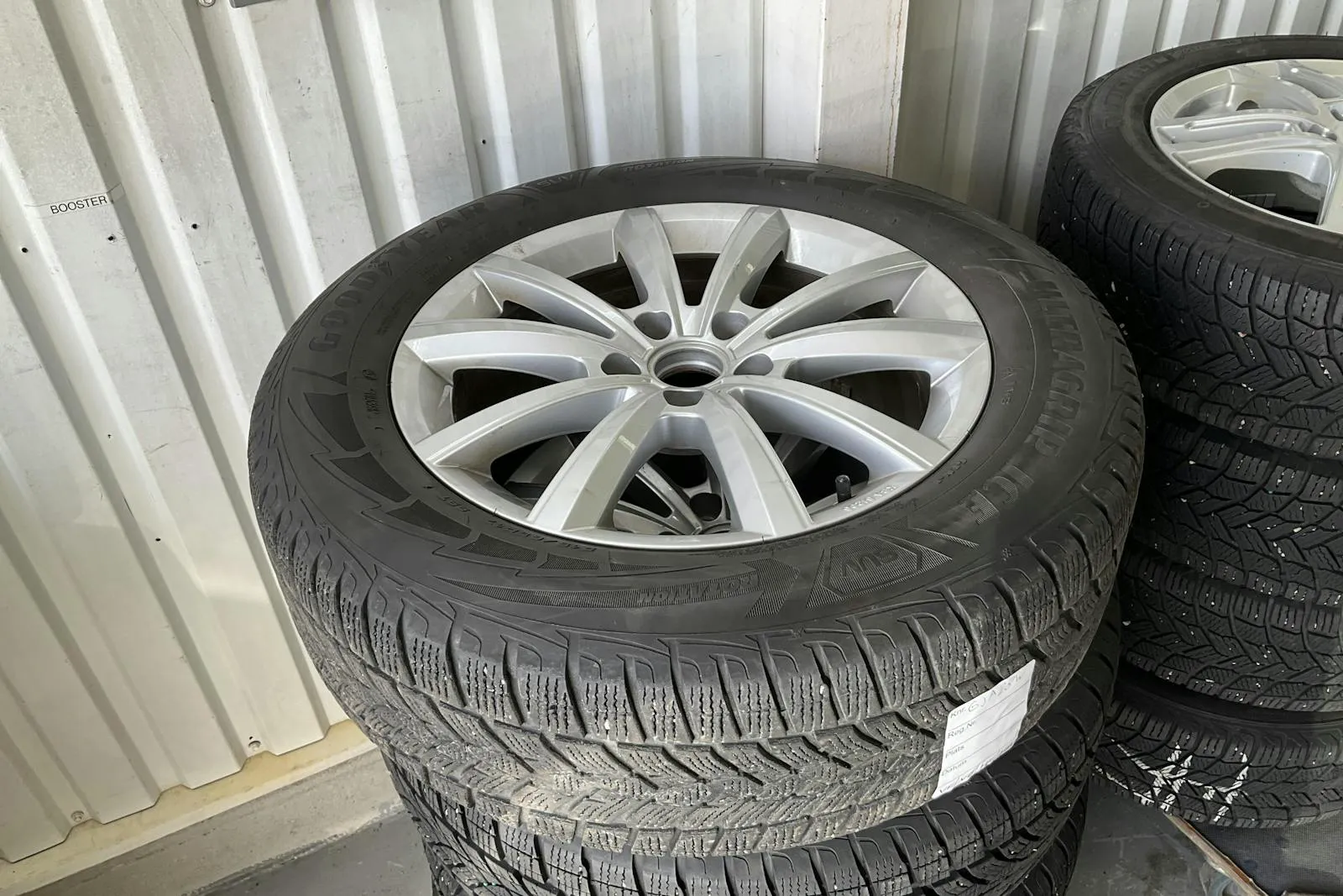 Vehicle image 14