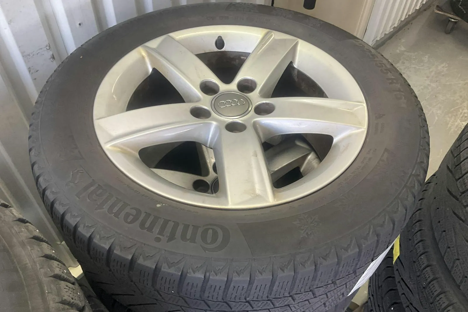 Vehicle image 10