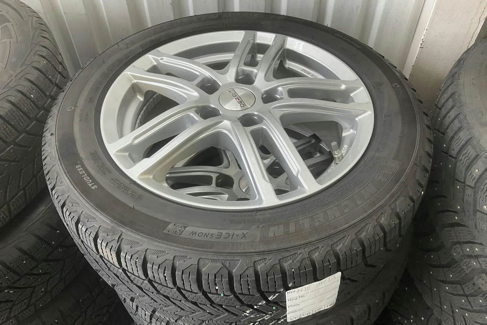 Vehicle image 14