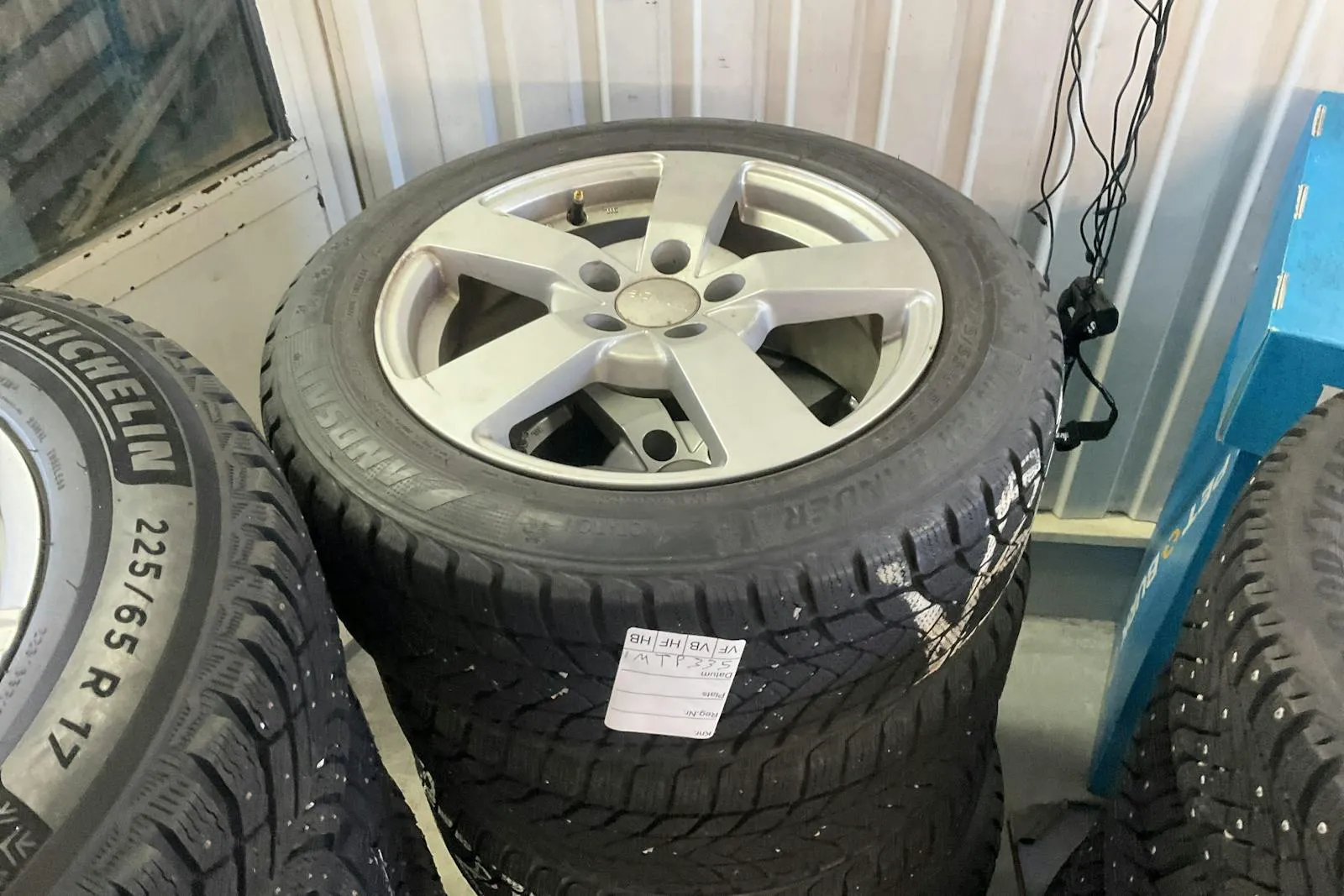 Vehicle image 10
