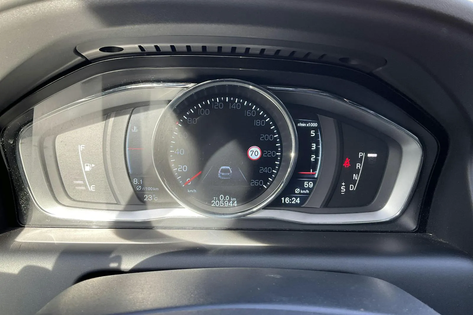 Vehicle image 9
