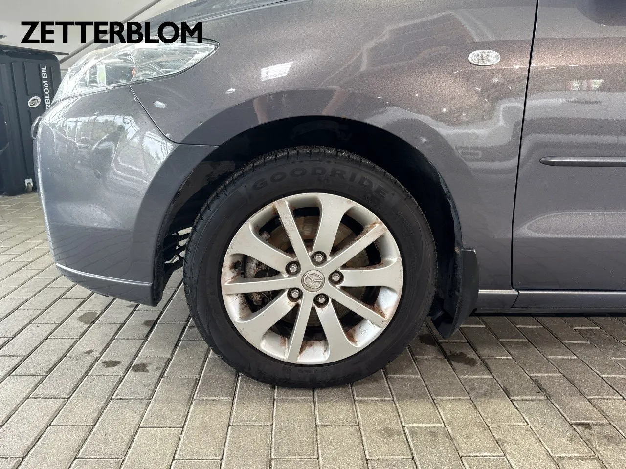 Vehicle image 12