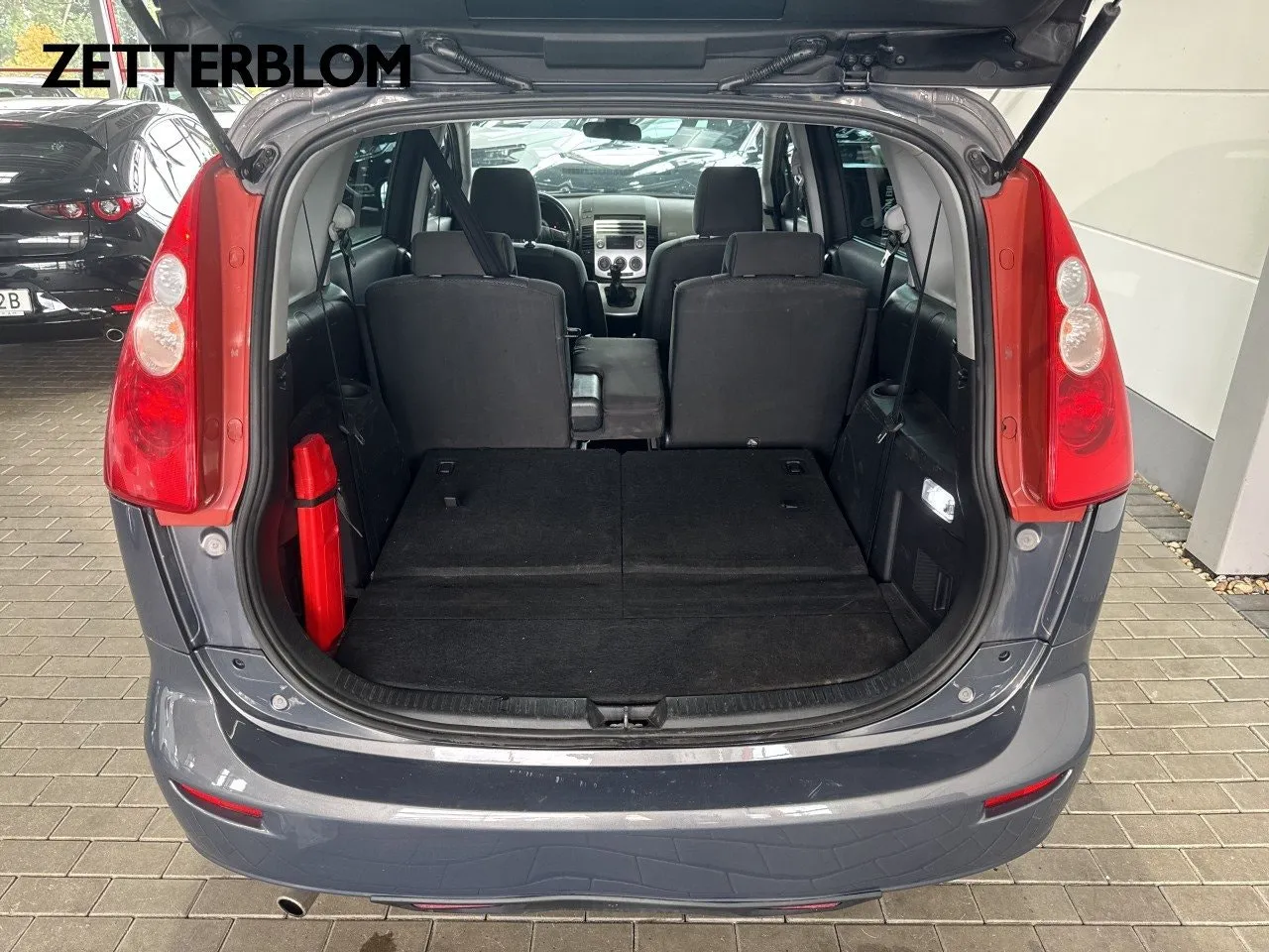 Vehicle image 5