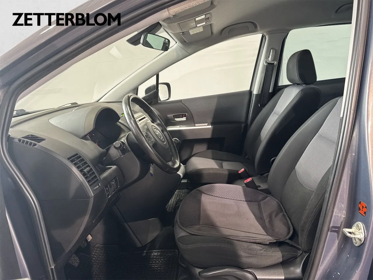 Vehicle image 6