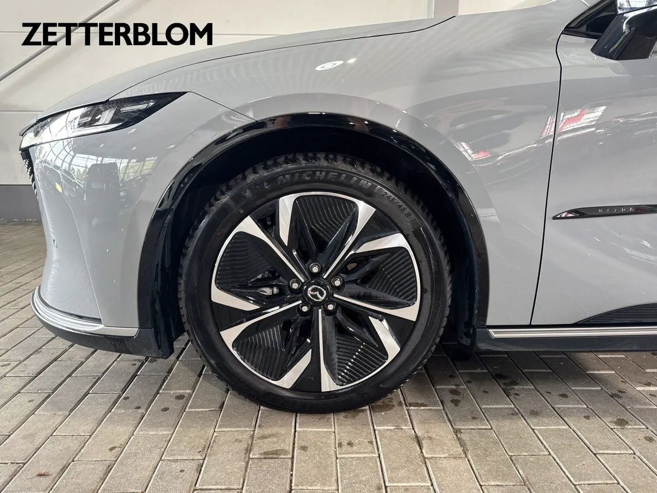 Vehicle image 12