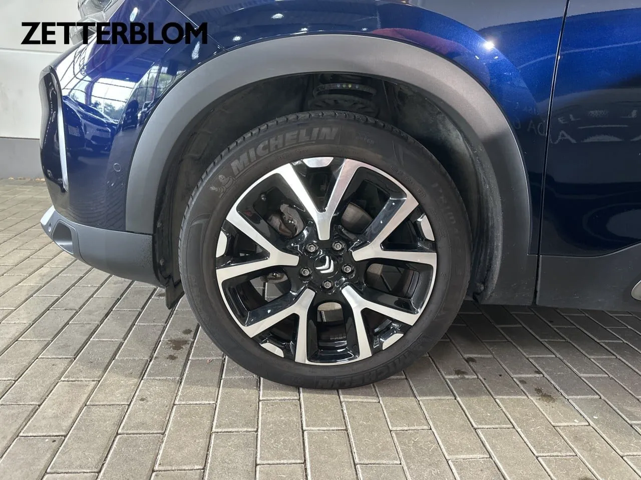 Vehicle image 12