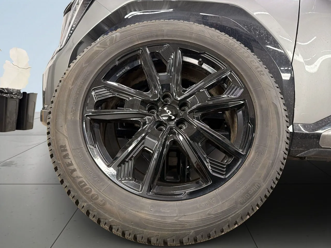 Vehicle image 13