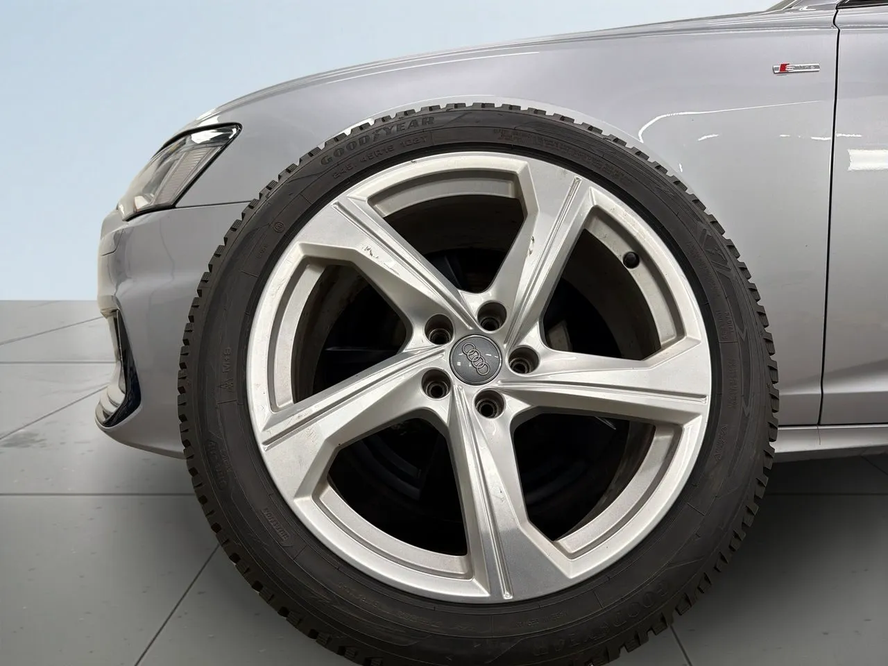Vehicle image 13