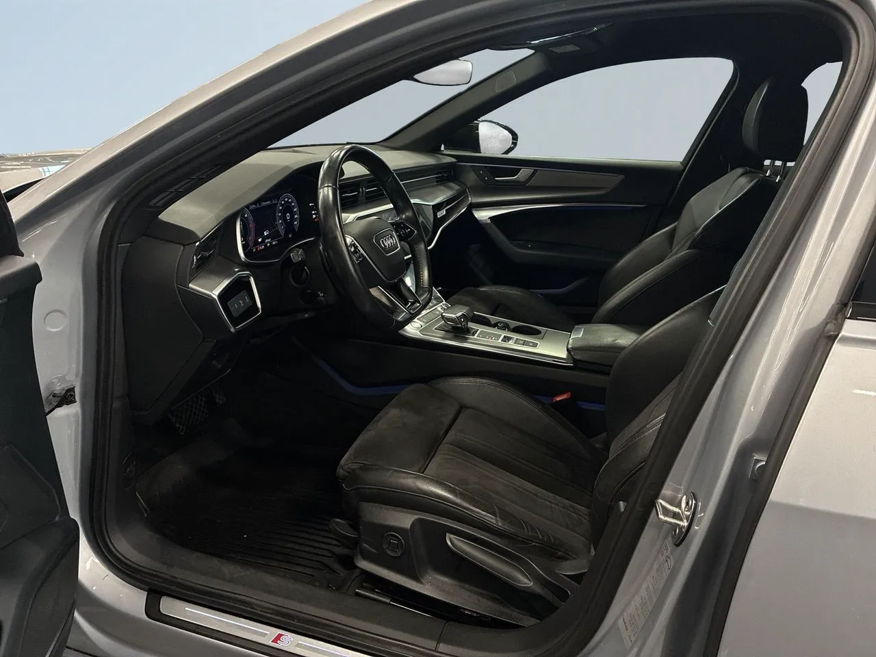 Vehicle image 6