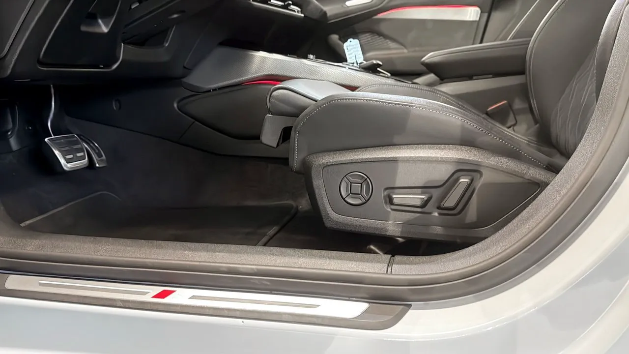 Vehicle image 21