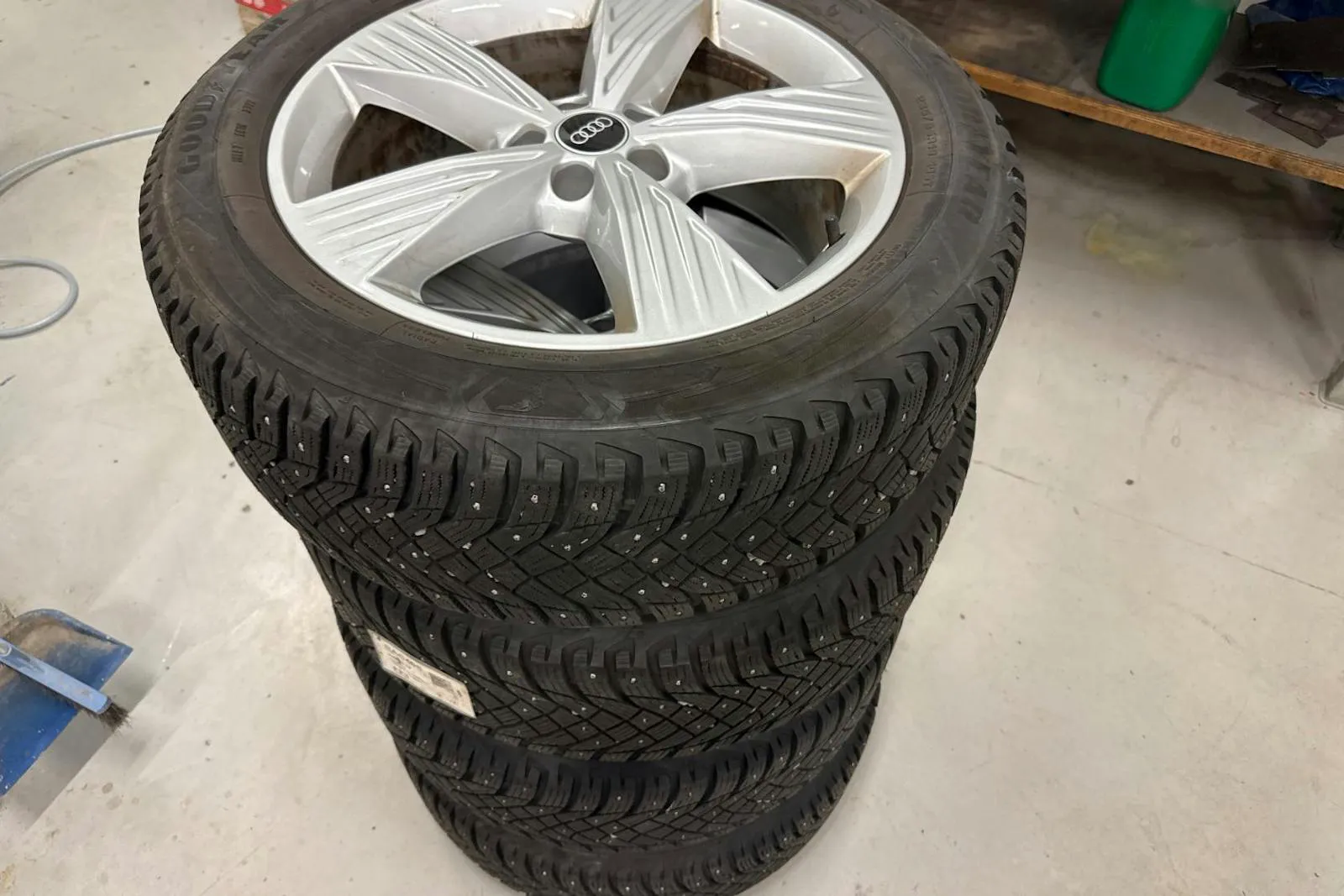 Vehicle image 18
