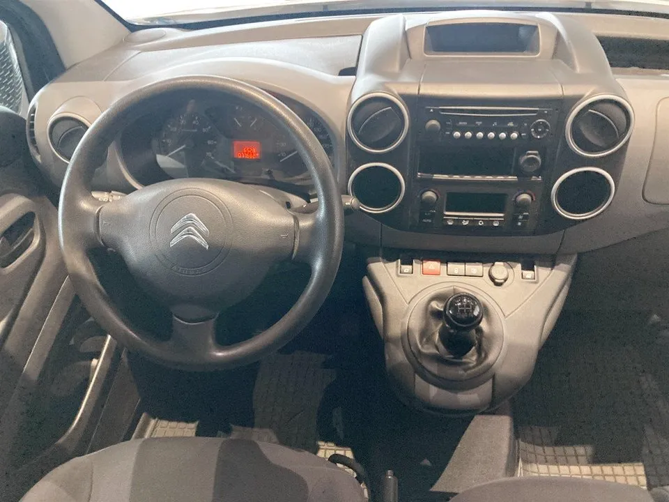 Vehicle image 7