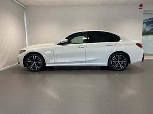 BMW 330 bild 2