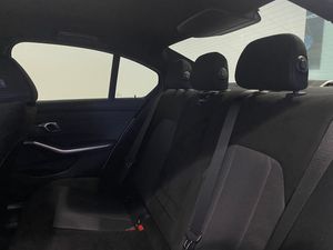 BMW 330 bild 8