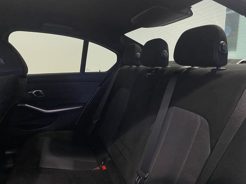 BMW 330 bild 8