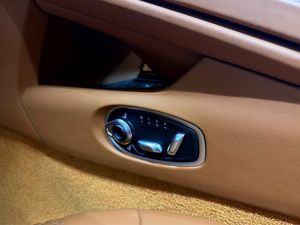 Aston Martin DB12 bild 18