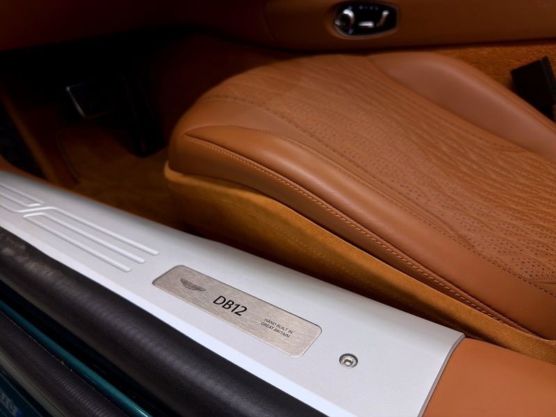 Aston Martin DB12 bild 17