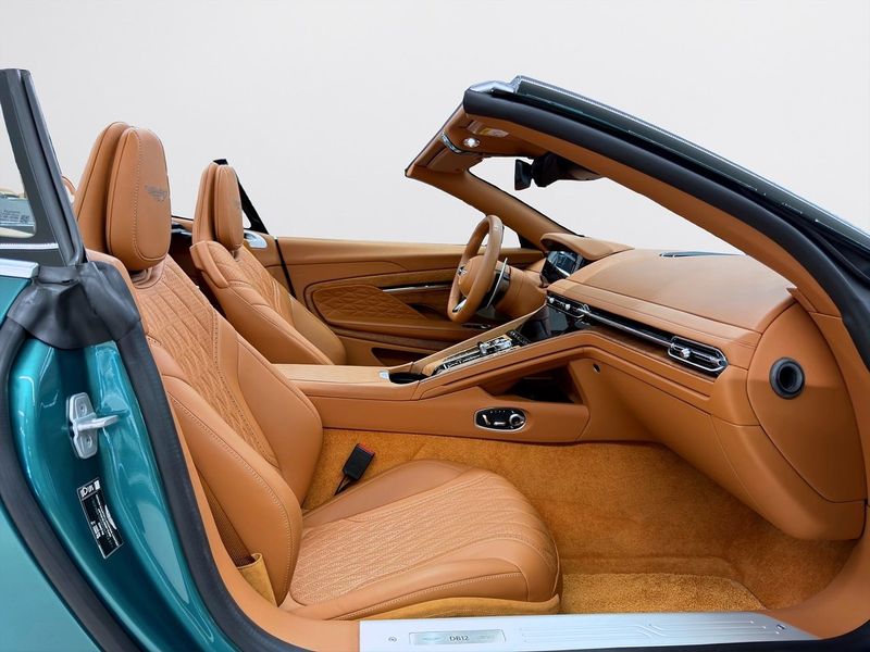 Aston Martin DB12 bild 13