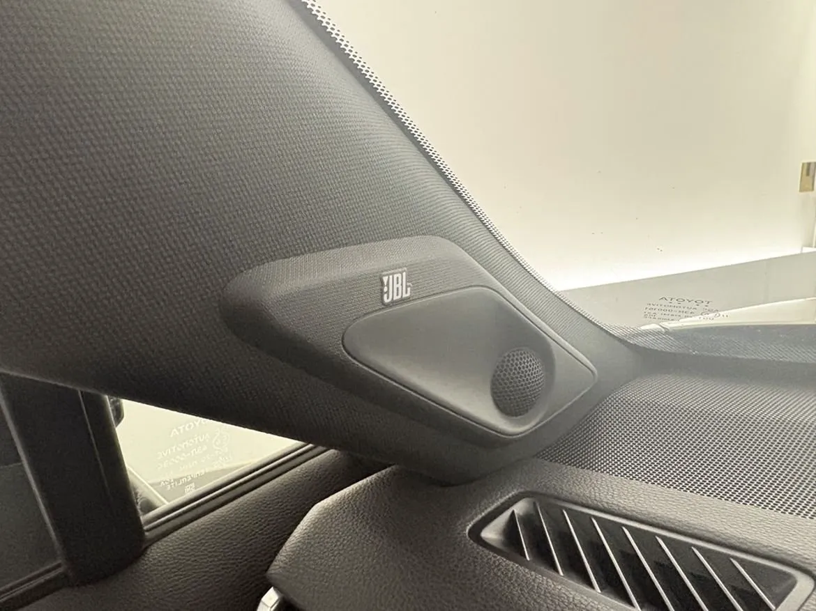 Vehicle image 14